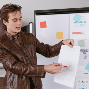 El significado de pitch viene a ser: una presentación breve en la que describimos una empresa, sea cual sea su actividad, y sea cual sea el estado de desarrollo de la idea de negocio.